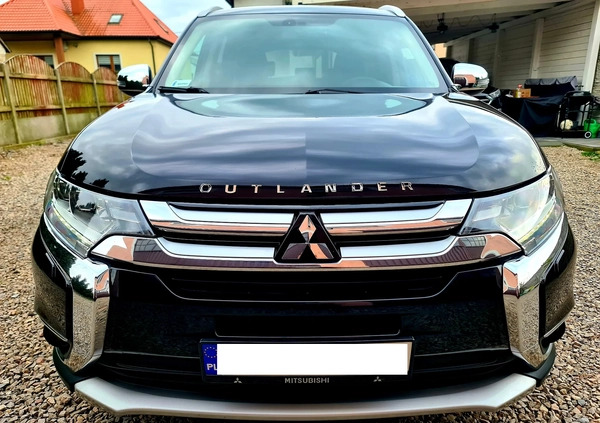 Mitsubishi Outlander cena 87900 przebieg: 100000, rok produkcji 2017 z Kielce małe 742